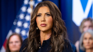 Bộ trưởng An ninh Nội địa Mỹ bị trộm túi xách chứa 3.000 USD