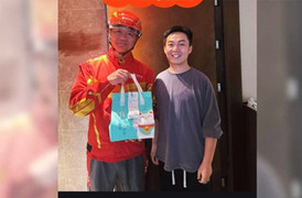 Đặt đồ ăn giá 70 nghìn, thanh niên sửng sốt khi shipper là tỷ phú Lưu Cường Đông