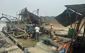 Bắc Giang: Phạt gần 70 triệu đồng, tạm giữ 3 tàu hút cát trái phép trên sông Cầu