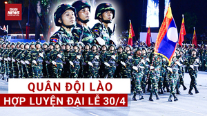 Rầm rập bước chân của chiến sĩ quân đội Lào hợp luyện diễu binh mừng đại lễ 30/4 tại TP.HCM