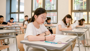 Bất chấp lệnh cấm, nhiều phụ huynh cho con học thêm chạy đua vào lớp 6
