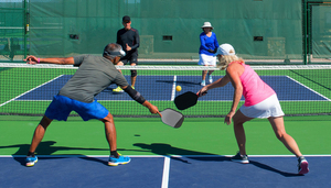 Đột quỵ khi chơi pickleball: Nguy cơ không ngờ của môn thể thao tưởng đơn giản