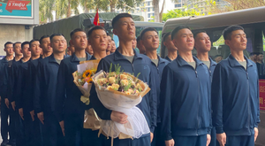 Quân đội Trung Quốc đến TP.HCM tham gia diễu binh Lễ kỷ niệm 30/4