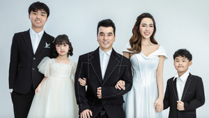 Tổ ấm bên vợ đẹp, con ngoan của nam thần tượng đình đám thập niên 2000