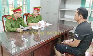 Khởi tố 6 kẻ khai thác cát trái phép trên sông Hồng