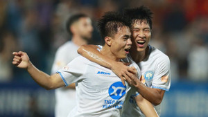 Thắng đậm Bình Dương, Nam Định duy trì ngôi đầu bảng