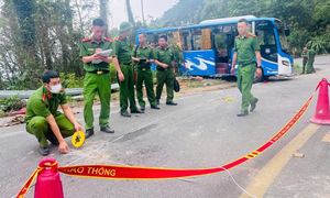 Thủ tướng yêu cầu kiểm tra thời gian lái xe của tài xế vụ lật ô tô ở Tam Đảo