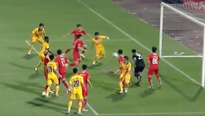 Cầu thủ SLNA 'than trời', khẳng định mất oan bàn thắng