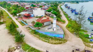 Lạ mắt ngôi miếu hình con tàu độc nhất vô nhị ở Quảng Ngãi