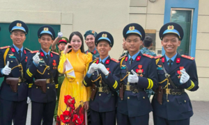 Hoa hậu Thanh Thuỷ, Lan Ngọc có mặt từ 3h sáng để tham gia tổng duyệt diễu binh