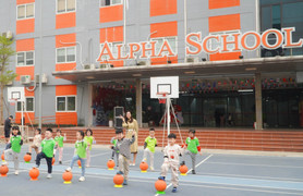 Nhiều học sinh Hà Nội đau bụng, nôn mửa nghi ngộ độc thực phẩm