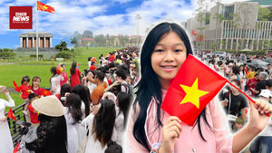 Dòng người đổ về Lăng Bác kéo dài: Hà Nội sống trong không khí hào hùng của đại lễ 30/4
