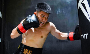 HLV đầu hàng bất ngờ, võ sĩ Việt Nam bị xử thua tức tưởi