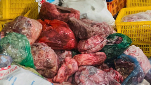 Cận cảnh 10 tấn nội tạng hôi thối chuẩn bị tuồn vào nhà hàng, quán ăn dịp lễ