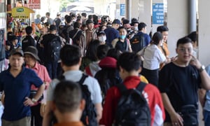 Bến xe đông nghẹt người rời Hà Nội về quê nghỉ lễ 30/4 - 1/5