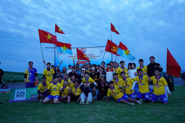 Người Việt tại Nhật Bản treo cờ Tổ quốc, tổ chức giải bóng đá dịp 30/4