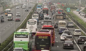 Cửa ngõ Hà Nội ùn tắc 5km, nội đô thông thoáng trong ngày đầu nghỉ lễ