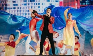 Hoàng Bách hát ca khúc chạm tới trái tim hàng nghìn người nghe