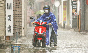 Hà Nội mưa lớn, cảnh báo gần 100 tuyến phố nguy cơ ngập úng
