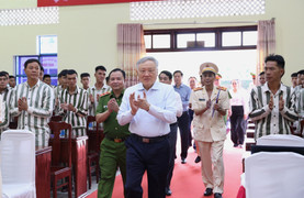 Phó Thủ tướng Thường trực dự Lễ công bố quyết định đặc xá tại Trại giam A2