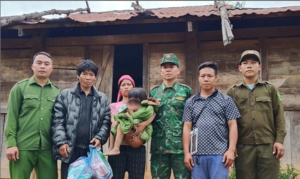 Tìm thấy bé gái 7 tuổi câm điếc đi lạc 2 ngày trong rừng Lai Châu