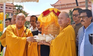 Xá lợi Phật về TP.HCM bằng chuyên cơ quân sự, người dân chiêm bái từ 3/5