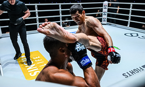 Trúng 3 đòn trời giáng, võ sĩ bỏ chạy vẫn bị hạ gục