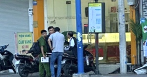 2 đối tượng cướp tiệm vàng ở TP.HCM bị bắt sau 5 giờ gây án