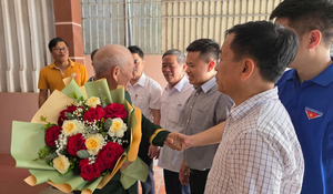 Ngày về của cựu binh đi xe máy vượt 1.300 km xem kỷ niệm 50 năm thống nhất nước