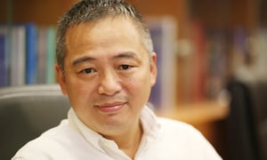 PGS.TS Nguyễn Lân Hiếu vạch trần cú lừa 'đứng lên ho là thoát đột quỵ'
