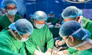 Hai lá phổi từ người xa lạ hồi sinh hai bệnh nhân suy hô hấp giai đoạn cuối
