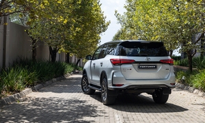Toyota Fortuner MHEV 'lột xác' với hệ truyền động hybrid và thiết kế hiện đại