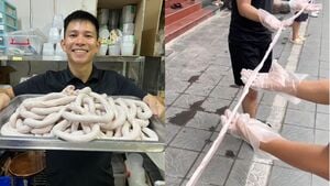 TikToker 'Thế Lòng Se Điếu' quảng cáo đoạn lòng lợn dài 40m là ai?