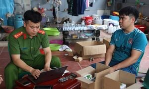 'Đánh sập' cơ sở sản xuất mỹ phẩm giả số lượng lớn ở Bắc Giang