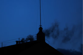 Khói đen bốc lên ở nhà nguyện Sistine, Vatican chưa bầu được Giáo hoàng