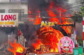 Lửa cuồn cuộn bao trùm quán Pub ở Hải Phòng