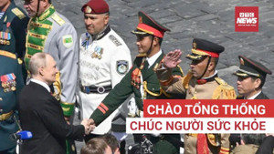 Khoảnh khắc xúc động: Tổng thống Putin cảm ơn Đoàn quân đội Việt Nam tại Lễ duyệt binh 9/5