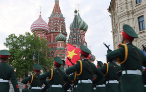 Kiều bào tại Nga tự hào thấy đội quân Việt Nam dự Lễ duyệt binh 9/5 ở Moskva