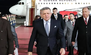 Thủ tướng Slovakia phải bay đường vòng đến Moskva dự Lễ duyệt binh 9/5