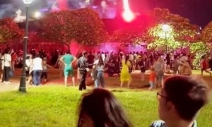 Huế tạm hoãn bắn súng thần công sau sự cố hoả pháo 'lạc' vào khu vực khán giả