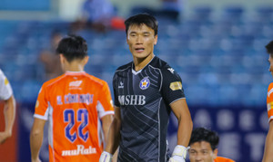 Thủ môn Bùi Tiến Dũng ghi bàn, Đà Nẵng sống lại hi vọng trụ hạng V.League