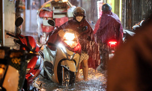 Mưa lớn từ Bắc vào Nam, nguy cơ lũ quét và sạt lở tại 7 tỉnh thành