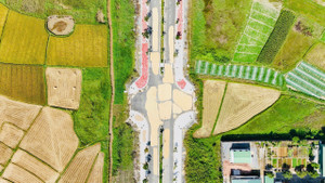 Đường hơn 34 tỷ nối Quốc lộ 1A ra giữa đồng, làm xong chỉ để phơi nông sản