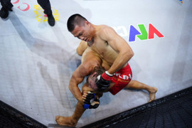 Vì sao kiện tướng Belarus tung hoành sới vật vẫn thảm bại dưới cao thủ Việt Nam?