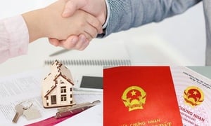 Mua bán đất có công chứng nhưng người bán trây ỳ sang tên sổ đỏ, phải làm sao?
