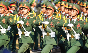 Duyệt binh khác diễu binh thế nào?