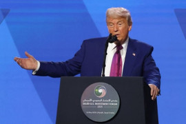 Ông Trump tuyên bố dỡ bỏ trừng phạt Syria, hướng tới bình thường hóa quan hệ