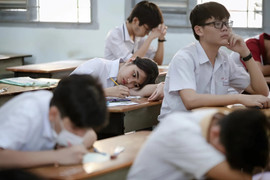 Tỷ lệ ‘chọi' vào lớp 10 nghẹt thở: 'Nằm mơ em cũng nghĩ đến đề thi, điểm thấp'
