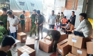 Phát hiện nhiều tấn sữa, thực phẩm chức năng không rõ nguồn gốc