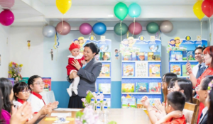 Phu nhân Ngô Phương Ly thăm lớp học tiếng Việt tại Belarus